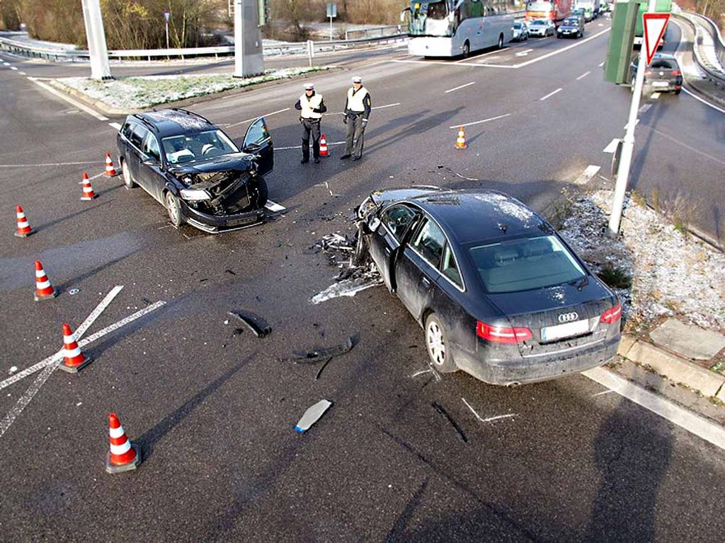 Lörrach: Schwerer Unfall am „Hasenloch“: Zwei Verletzte