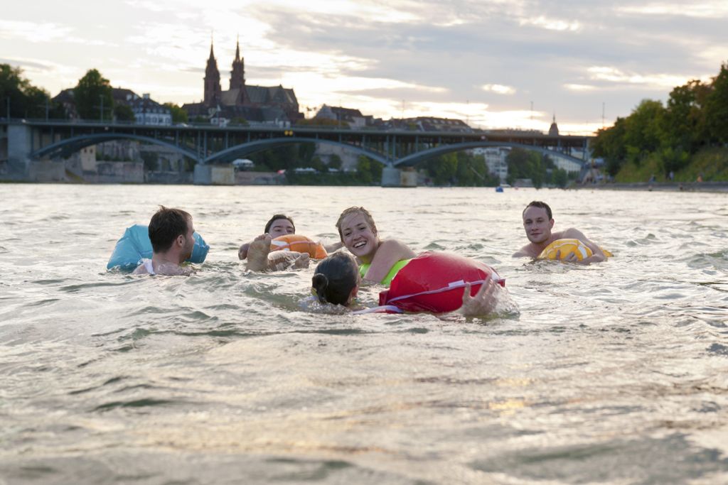 Basel: „Begleitetes Rheinschwimmen“ startet in die neue Badesaison