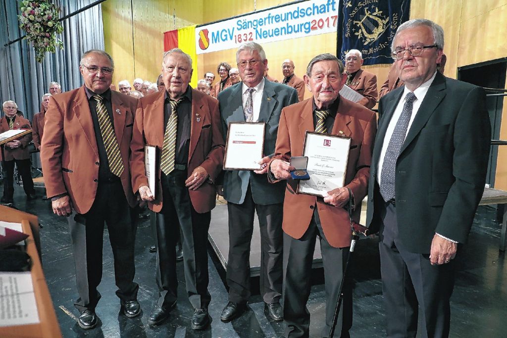 Neuenburg: Saurer singt seit 75 Jahren