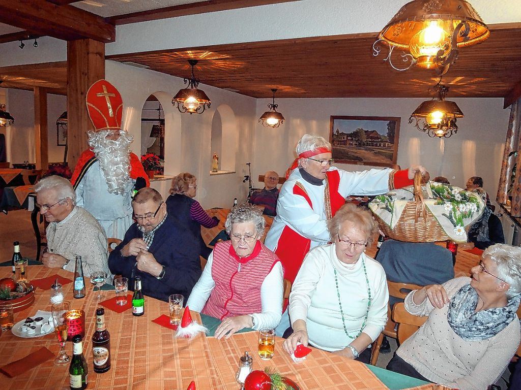 Bad Bellingen: Filz-Wichtel und Weinflaschen als Präsente