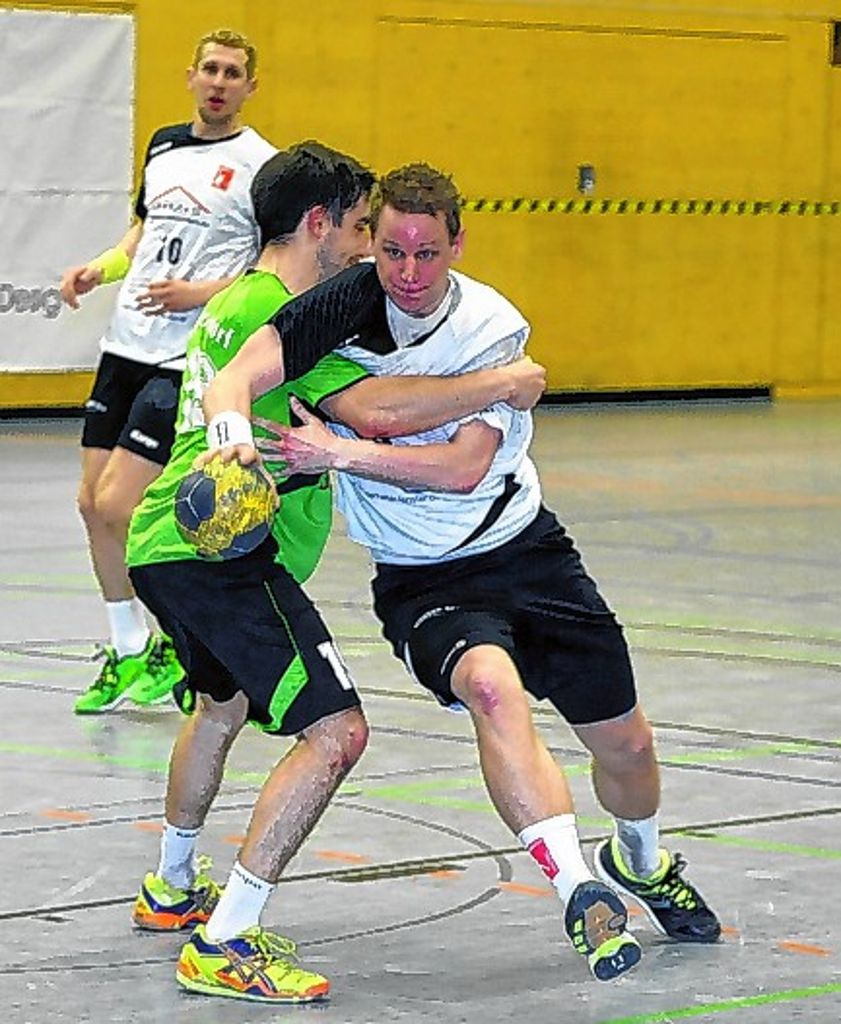 Handball: Am Kreis und mit der Pfeife aktiv