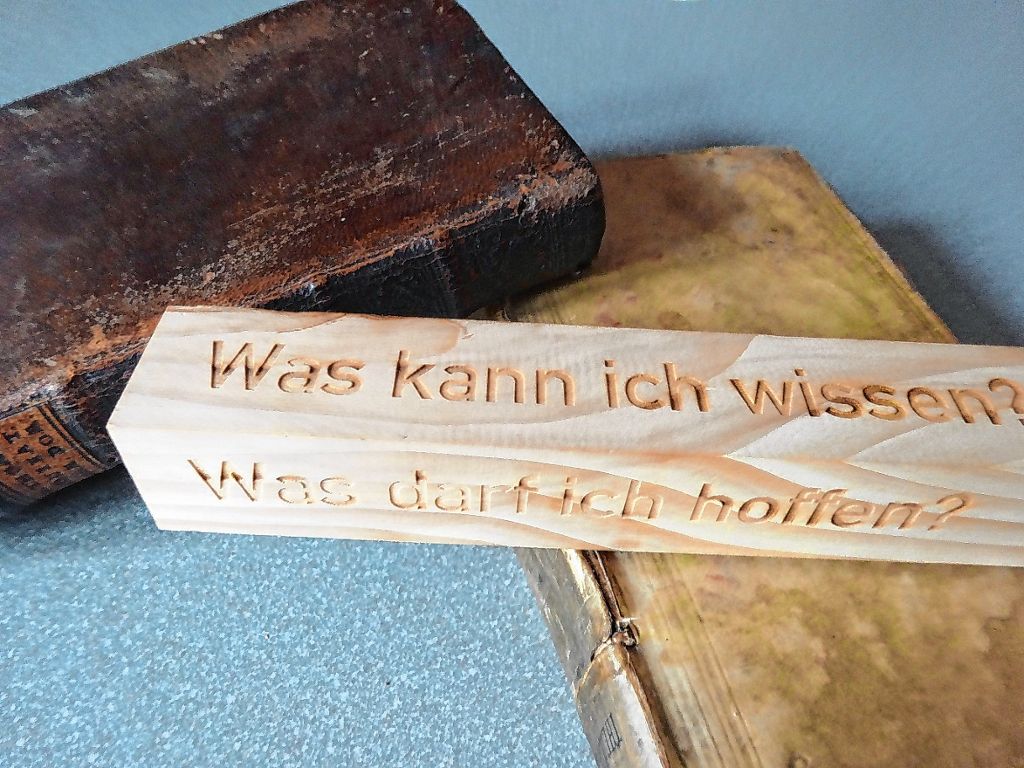 Weil am Rhein: „Kant-Holz“ überreicht