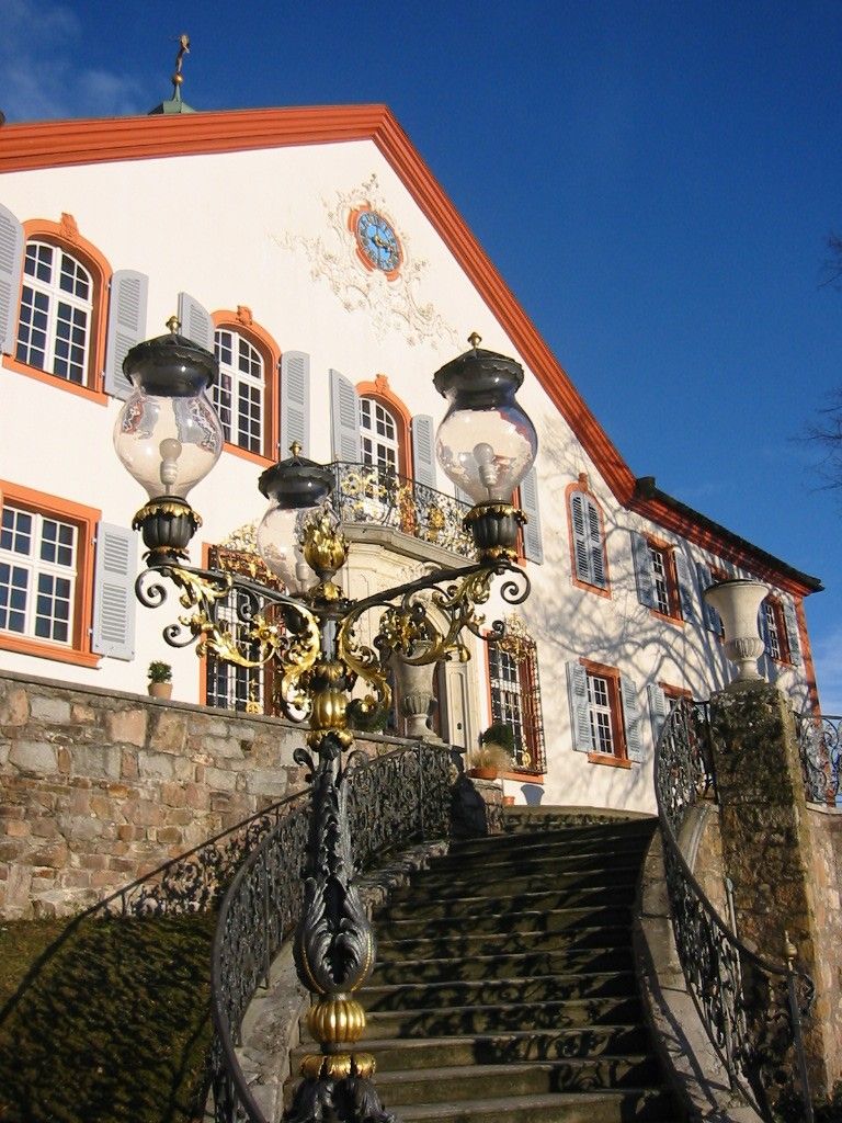 Lörrach: Mit Hebel  unterwegs durch  Schloss Bürgeln