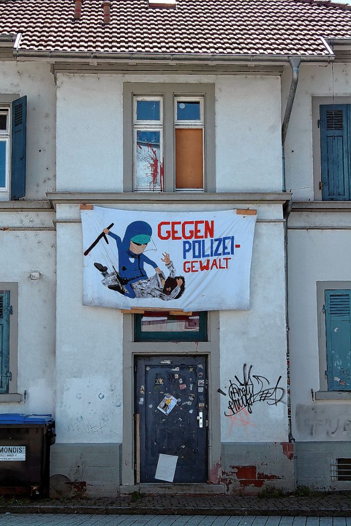 Schopfheim: Polizei-Gewalt: Irrlicht wehrt sich gegen Kritik  an Transparent