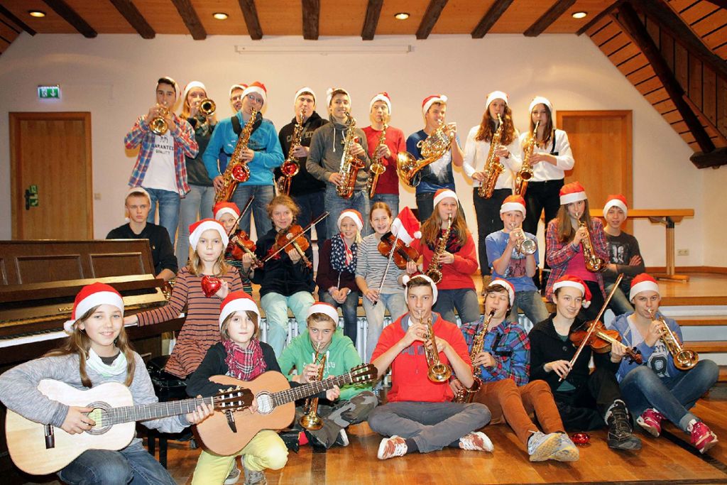 Weil am Rhein: „Klingende Weihnachtsstraße“ mit 70 Musikanten in der Weiler Innenstadt