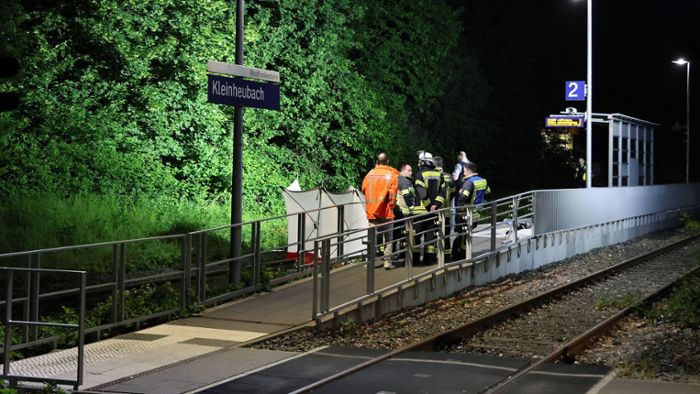 Bayern: Zwei Männer am Bahnsteig tödlich verletzt