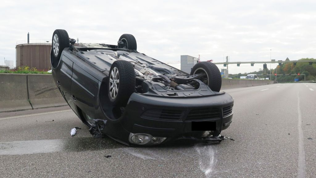 Basel: Auto landet nach Unfall auf Dach