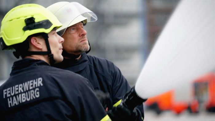 Reportage: Henning Baum geht für RTL zur Feuerwehr