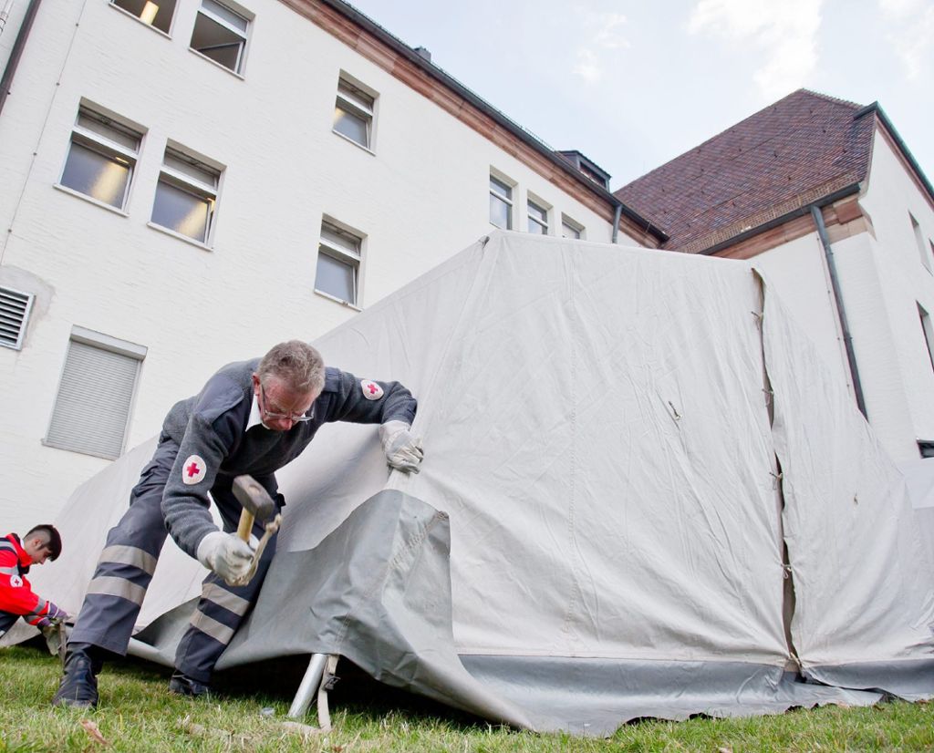 Basel: Erste Armeezelte bezogen