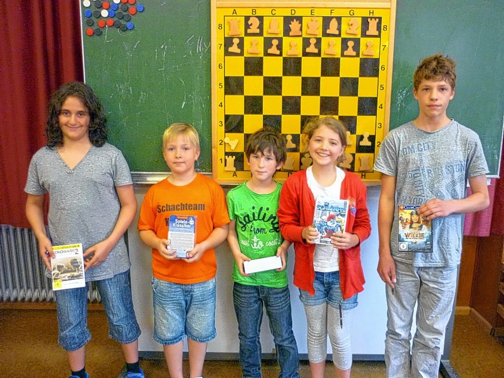 Lörrach: Schach AGs zu Besuch beim Schachclub