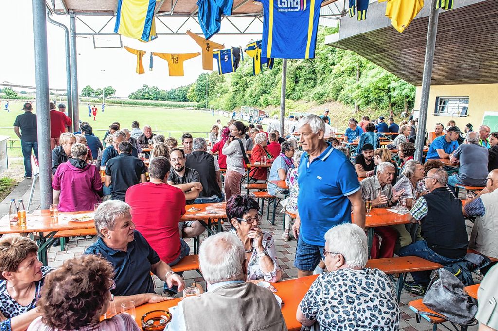 Neuenburg: Ein Fest für das ganze Dorf im Zeichen des Fußballs