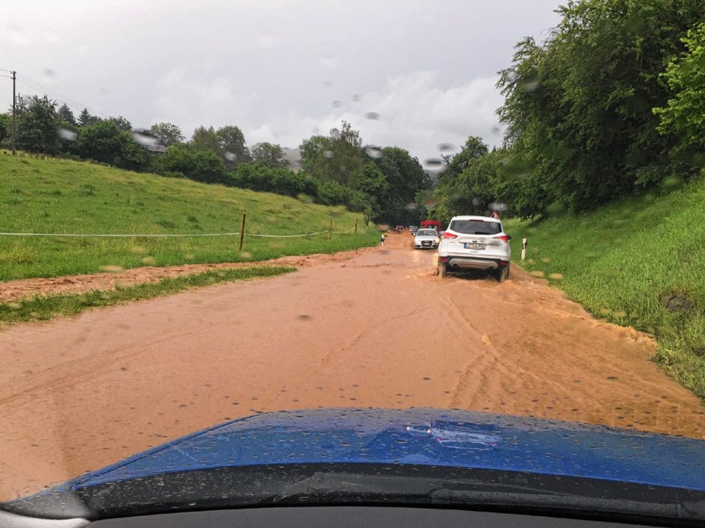 Maulburg: L 139 nach Unwetter überflutet