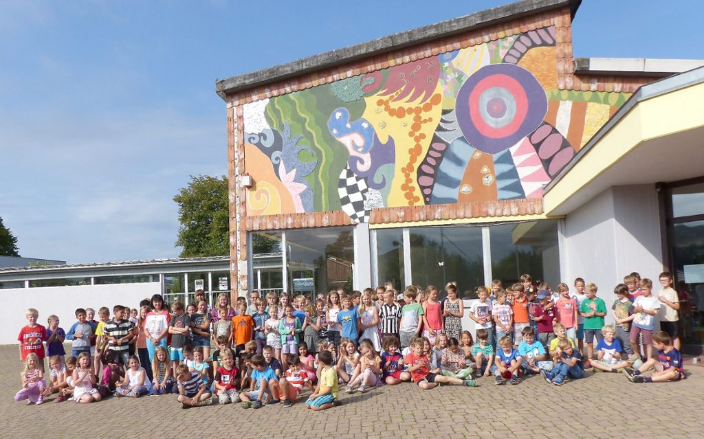 Binzen: Fassade der Grundschule Vorderes Kandertal in Binzen wird umgebaut