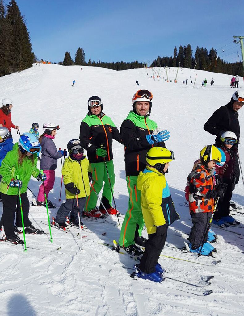 Lörrach: Skikurs im sonnigen Pulverschnee