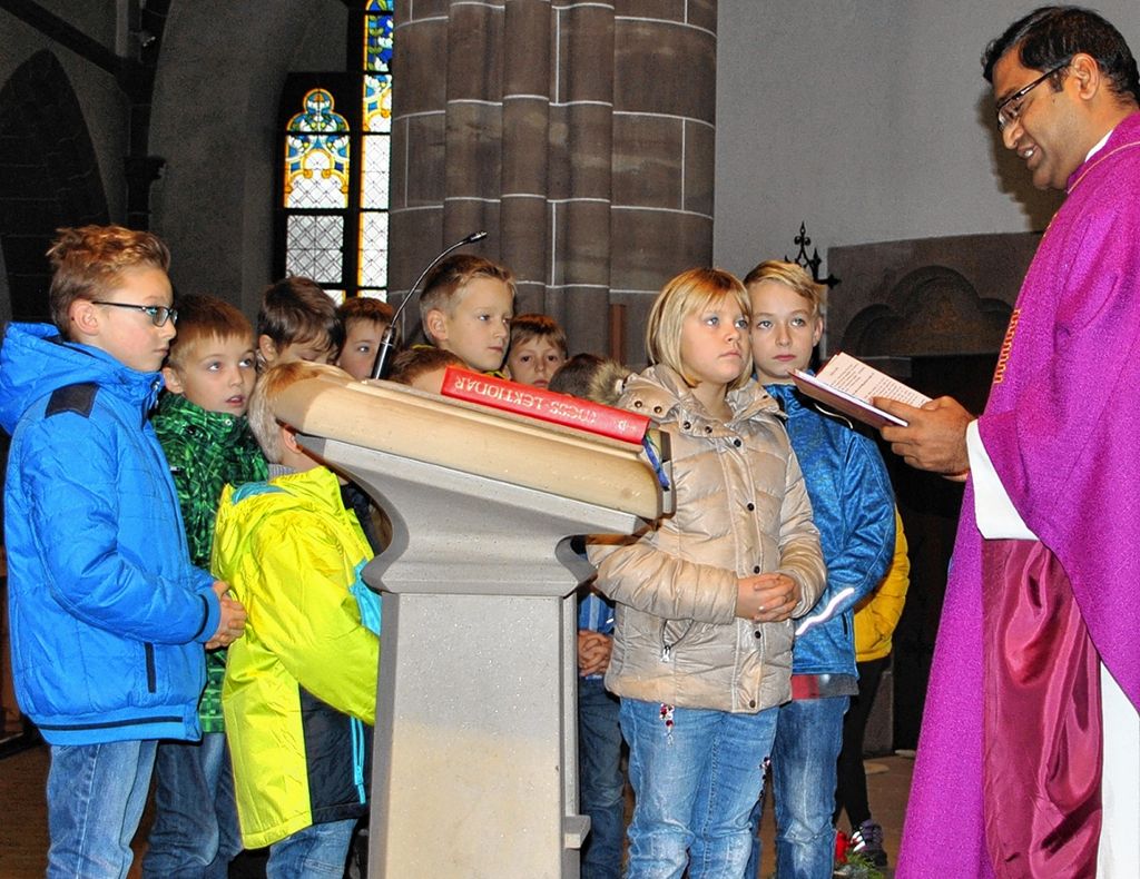 Schönau: Mit Kindern die Adventszeit eröffnet