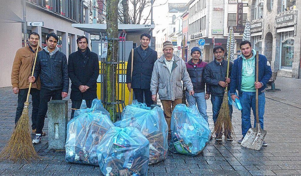 Lörrach: Muslime sammeln Müll in der Innenstadt