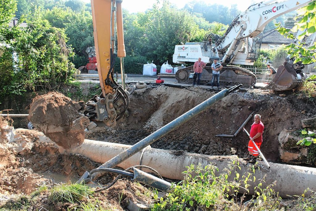Schliengen: Marode Brücke über Hohlebach abgerissen