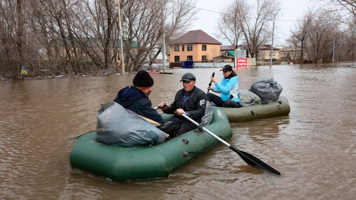 Hochwasser: Weitere Dörfer in russischen Flutgebieten geräumt
