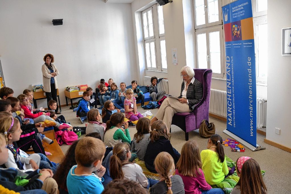 Lörrach: Deutsch-französisches Märchenfestival: Oberbürgermeisterin liest „Der gestiefelte Kater“