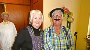 Senioren feiern Fasnacht: Hausens Burgi führt die Polonaise an
