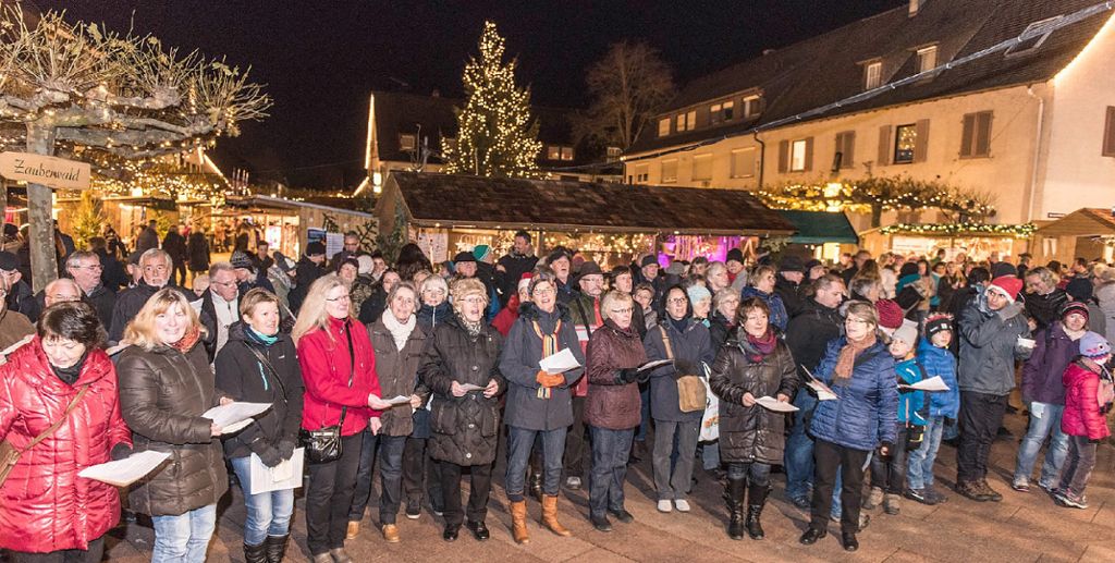 Neuenburg: Weihnachtsmarkt in Neuenburg am Rhein auf Rathausplatz eröffnet