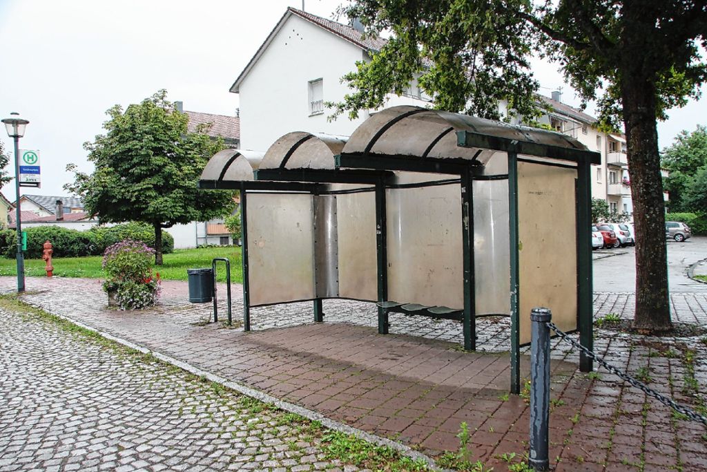 Maulburg: Glasverkleidung für  Buswartenhäuschen