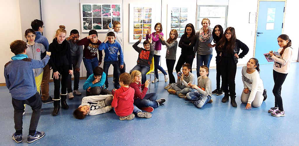 Weil am Rhein: Kinderrechte: Realschüler mit einem Theaterstück