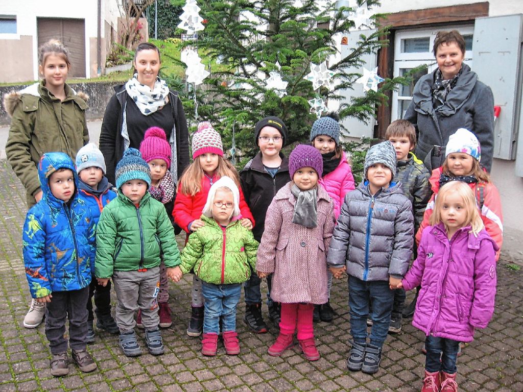 Bad Bellingen: Kinder schmücken Weihnachtsbaum beim Bamlacher Museum