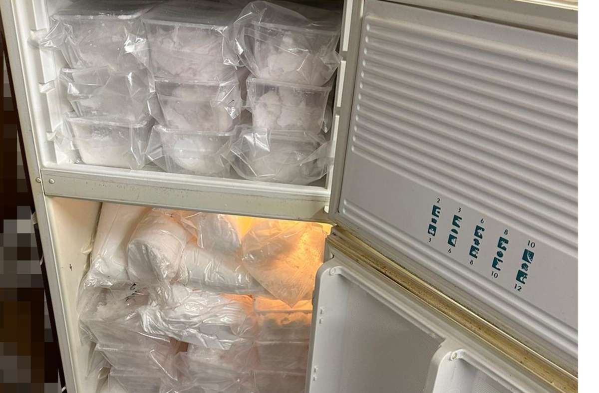 In einem Kühlschrank wurden 130 Kilogramm Amphetamin gefunden. Foto: Zollfahndungsamt Stuttgart