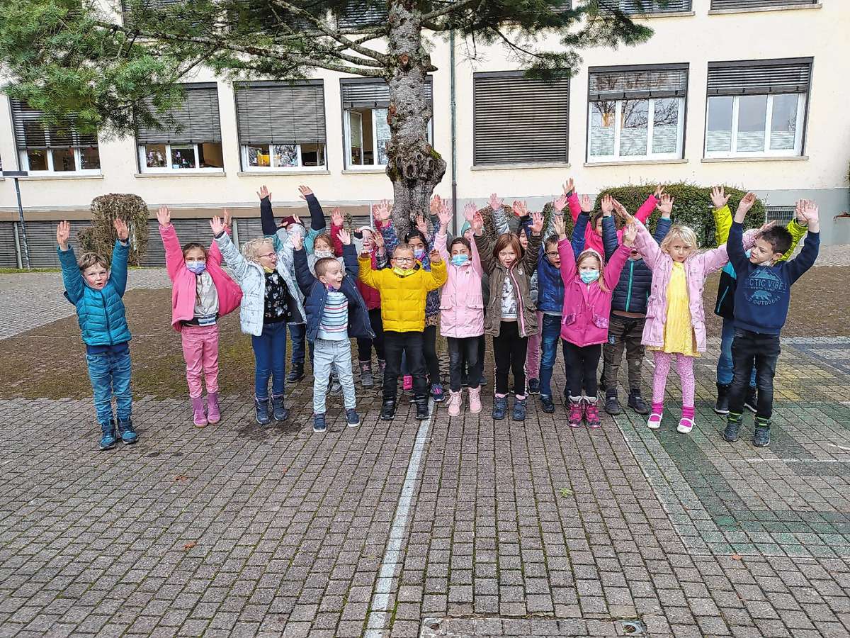 Die erste Klasse der Schule am Heidenstein in Schwörstadt freut sich darauf, schon bald die neuen Themenräume im Kinderbildungszentrum nutzen zu können. Foto: zVg/Helmut Hälker