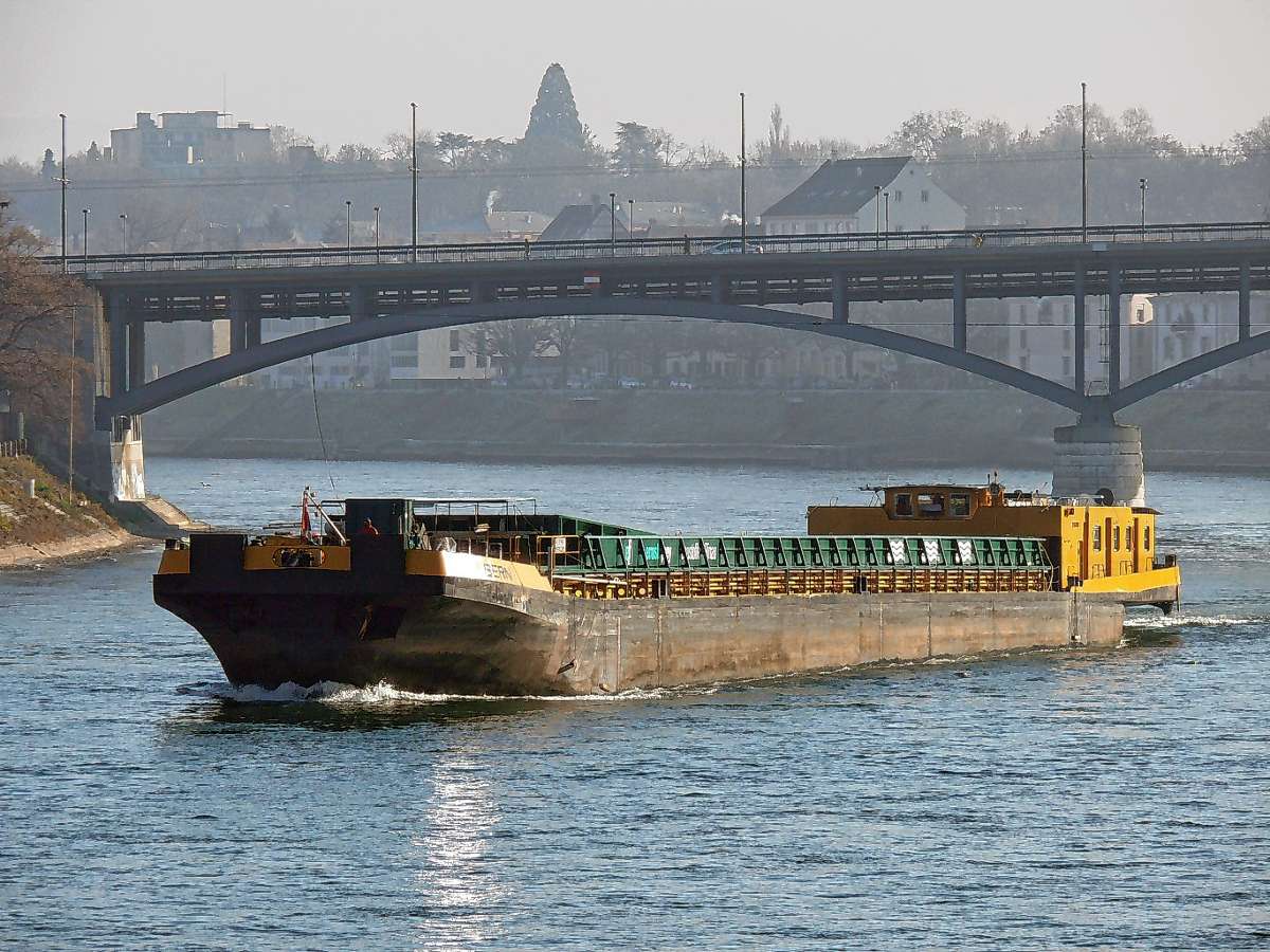 Basel: Schiffe dürfen wieder fahren
