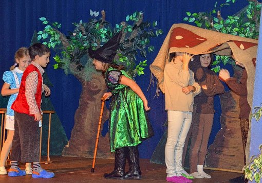Die Klasse 4c der Lindenschule führte die Oper „Hänsel und Gretel“ auf.    Foto: Martina Weber-Kroker Foto: Die Oberbadische