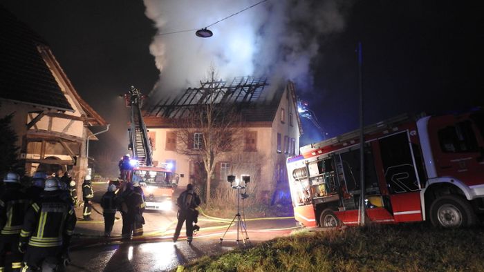 Tannenkirch: Dachstuhl stand in Flammen