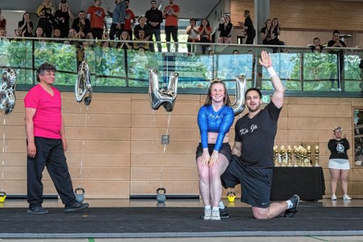 Das Team mit Kai und Jasmin konnte bei der Cheerleader-Landesmeisterschaft in Freiburg seinen Landesmeistertitel für den TV Zell verteidigen. Foto: zVg