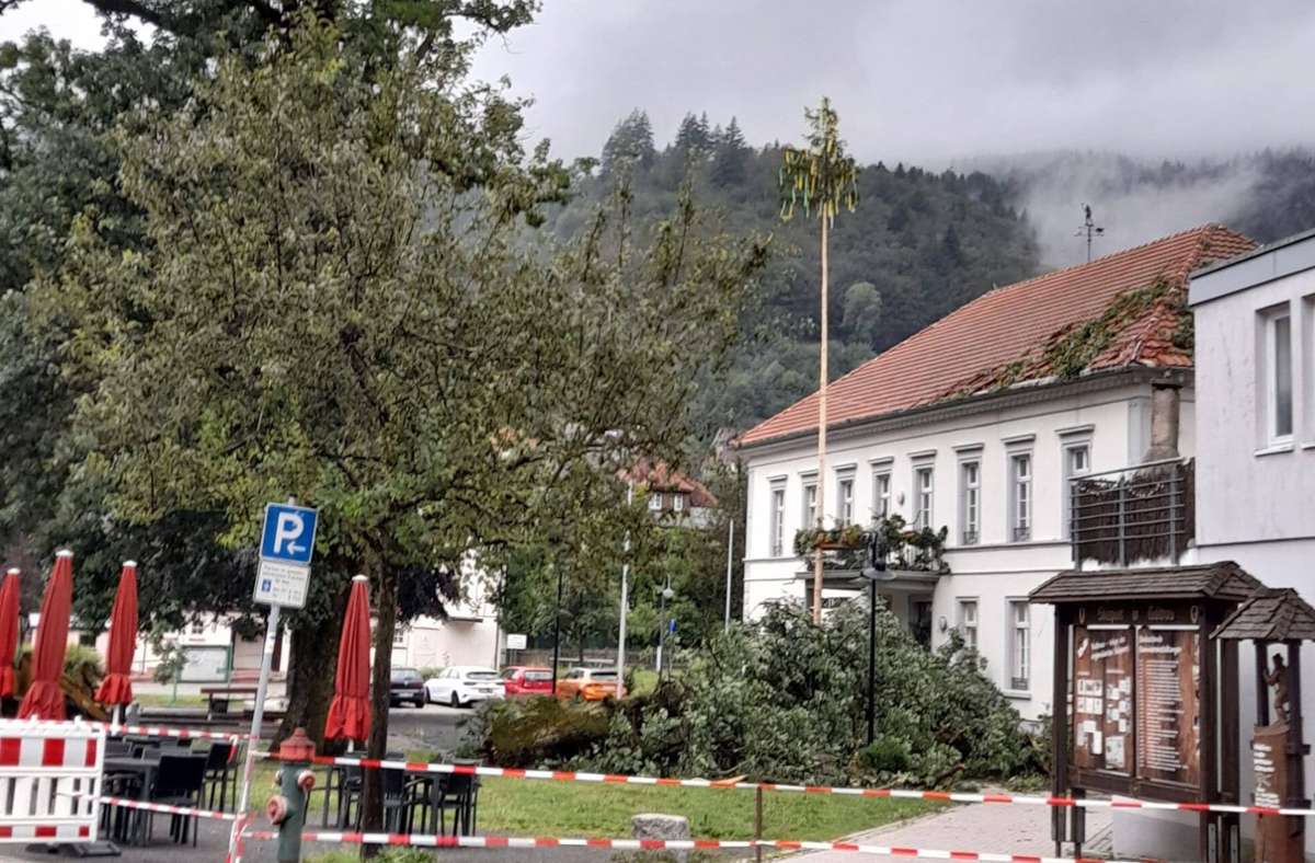 Todtnau: Sturm zerstört Todtnauer Rathausdach