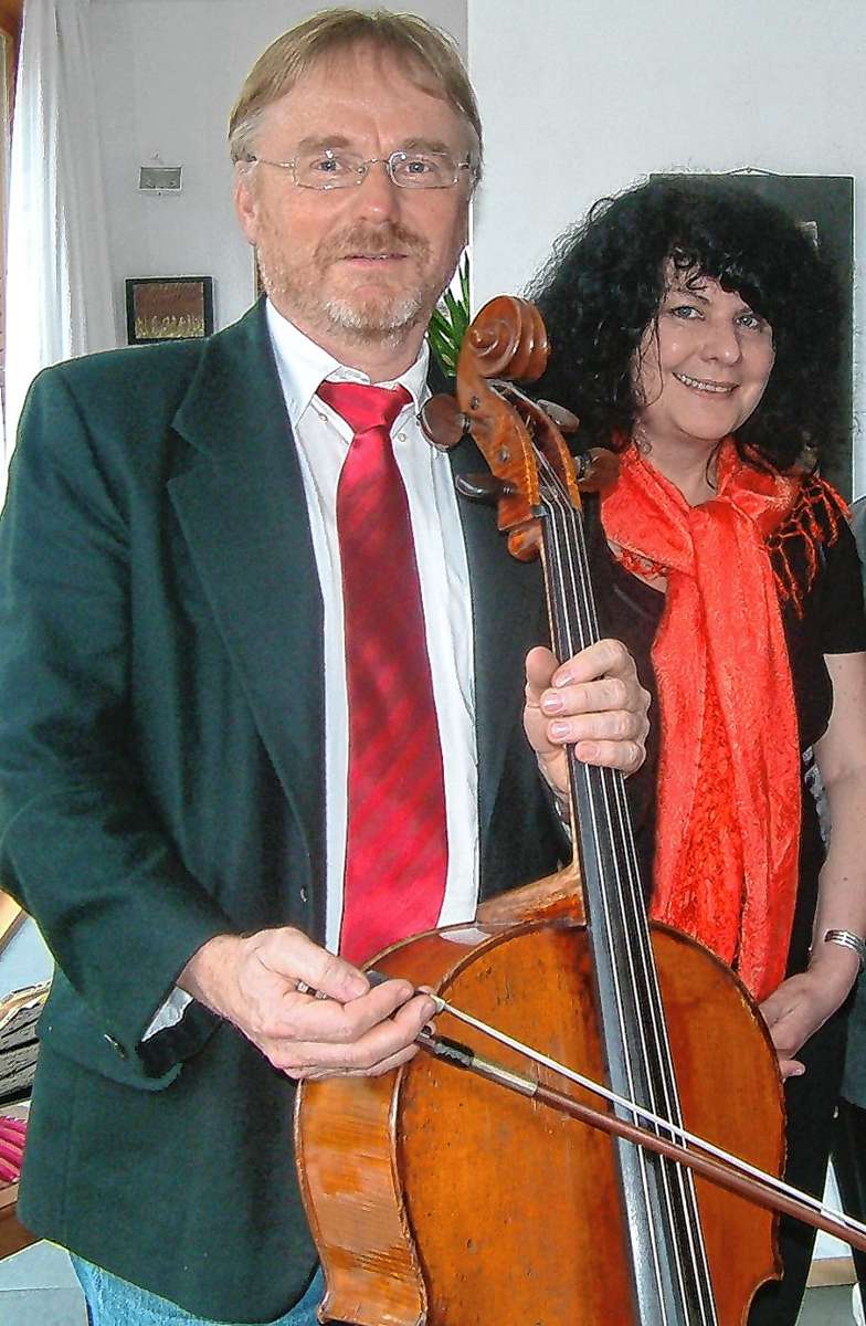 Dieter und Anita Waibel bei einer Lesung mit Musik im Wiesental.