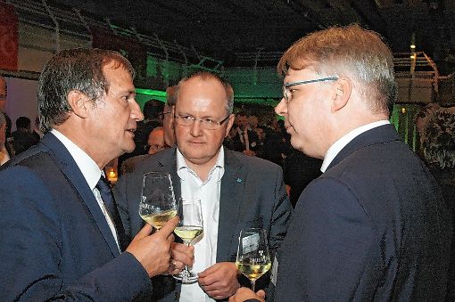 Auch Oberbürgermeister Klaus Eberhardt (links) suchte das Gespräch, hier mit den beiden Referenten Frank Pfister (Mitte) und Dirk Werner. Foto: Die Oberbadische