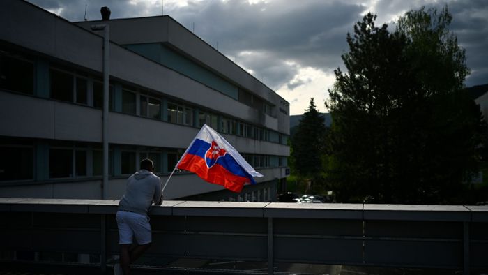 Niedergeschossen: Slowakei bangt nach Attentat weiter um Regierungschef Fico