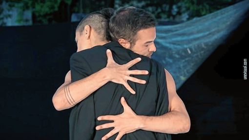 Die Tanzstücke handeln meist von der Suche nach Nähe und Berührung Foto: Markgräfler Tagblatt
