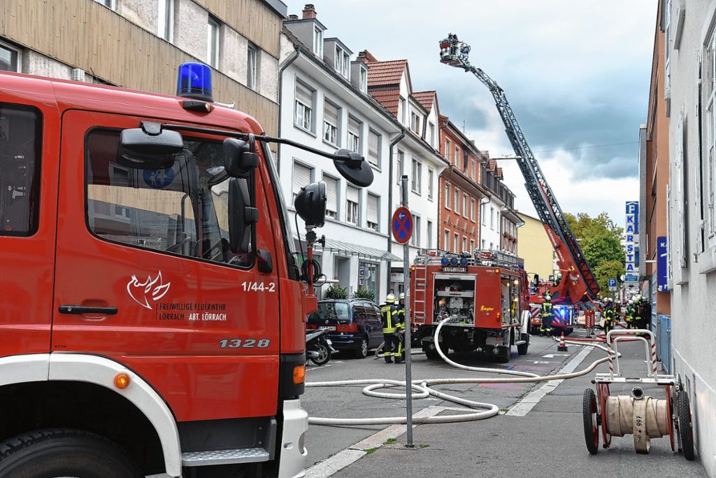 Lörrach: Radfahrer bemerkt Brand