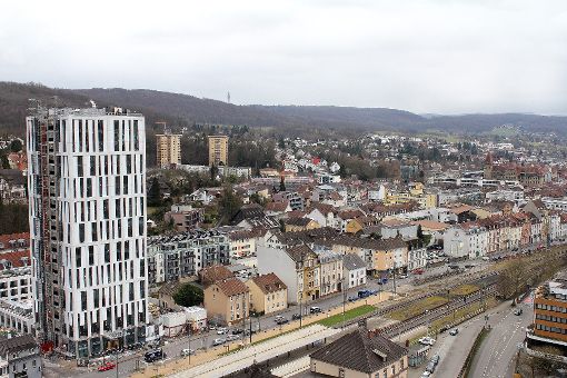 Blick vom Dachbalkon des Rathaues auf das Hotel. Foto: Katharina Ohm       Foto: Die Oberbadische