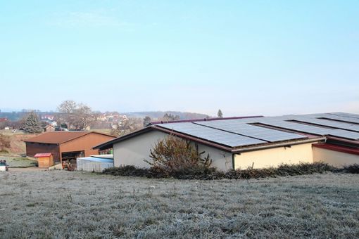 Rechts neben der bisherigen Obsthalle im Vordergrund soll bei Huttingen ein Neubau mit Hofladen entstehen.                                                                                                                                                                                                                                                        Foto: Beatrice Ehrlich