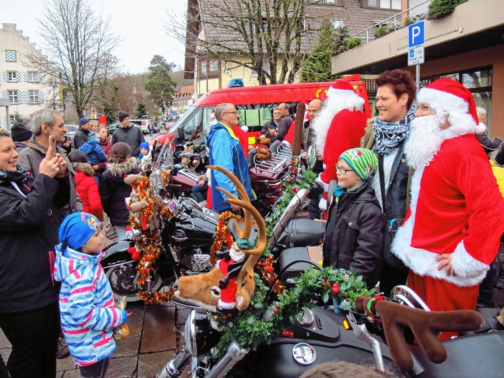 Bad Bellingen: Mehr als 100 Bürger warten auf die Harley-Nikolause