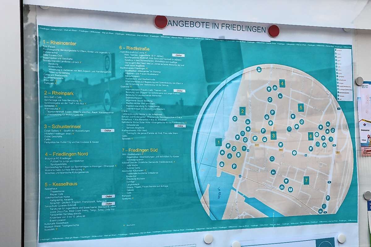 Die Karte im Schaukasten in Friedlingen, die verschiedene Angebote zeigt                     Foto: Saskia Scherer