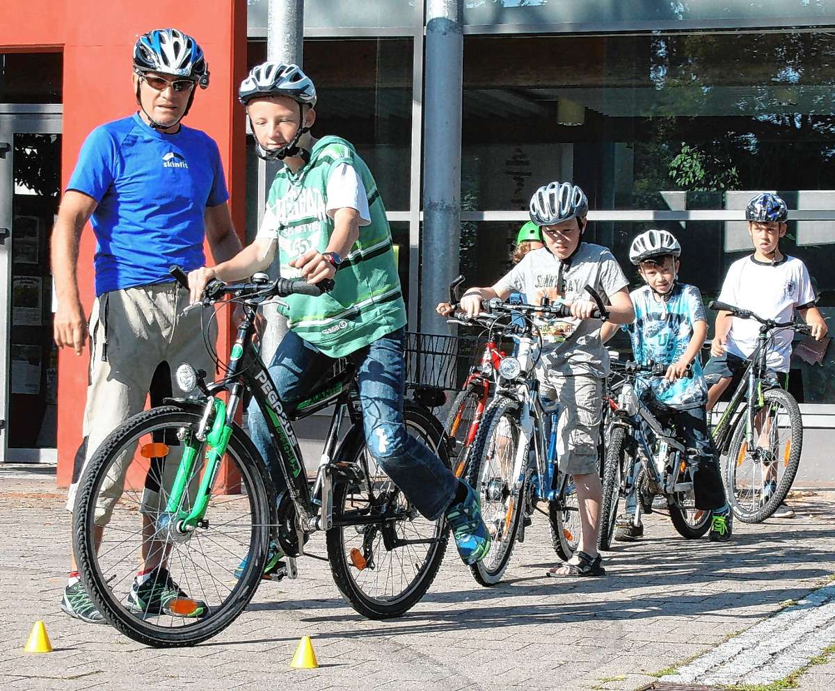 Hubert Klemm und die Triathleten der TSCH Langenau sind beim Sommer-Ferienprogramm in Maulburg mit dabei. Foto: Ralph Lacher