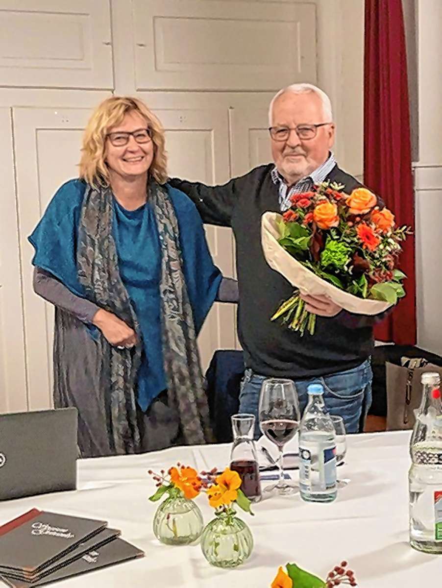 Die Vorsitzende Susanne Steinkuhl bedankte sich im Namen der Mitglieder bei Dieter Grether für dessen großes Engagement. Foto: zVg