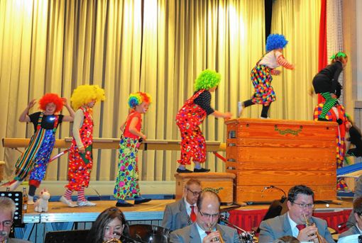 Wie es sich für einen Zirkus gehört, waren auch Clowns am Programm beteiligt. Foto: Gudrun Gehr