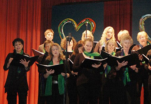 Mit starkem Ausdruck und vielseitigem Liedgut feierte die Singgemeinschaft Lörrach ihr großes Jubiläum. Foto: Ursula König Foto: Die Oberbadische