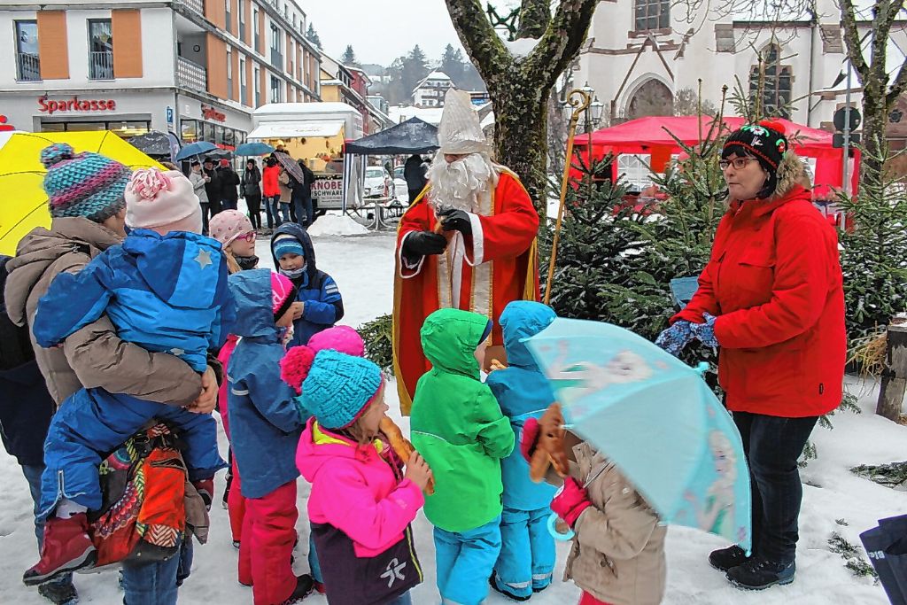 Schönau: Weihnachtsmarkt mit Krippe