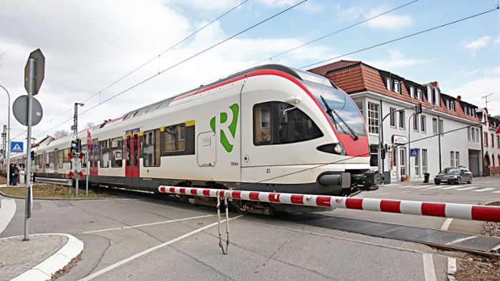 Lörrach: Bahnschranke touchiert: Züge mit Verspätung